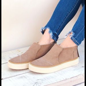 ✨🌈Toms Taupe Paxton slip ons